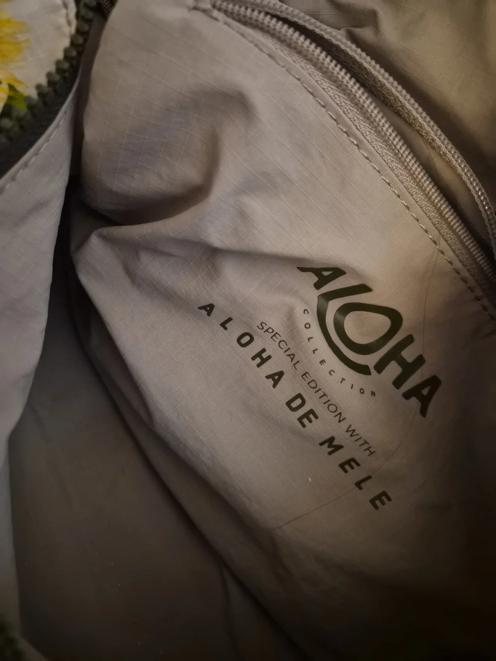 ALOHA Collection Lehua Lei Limited Print Stubby Duffle - Picture 4 of 4